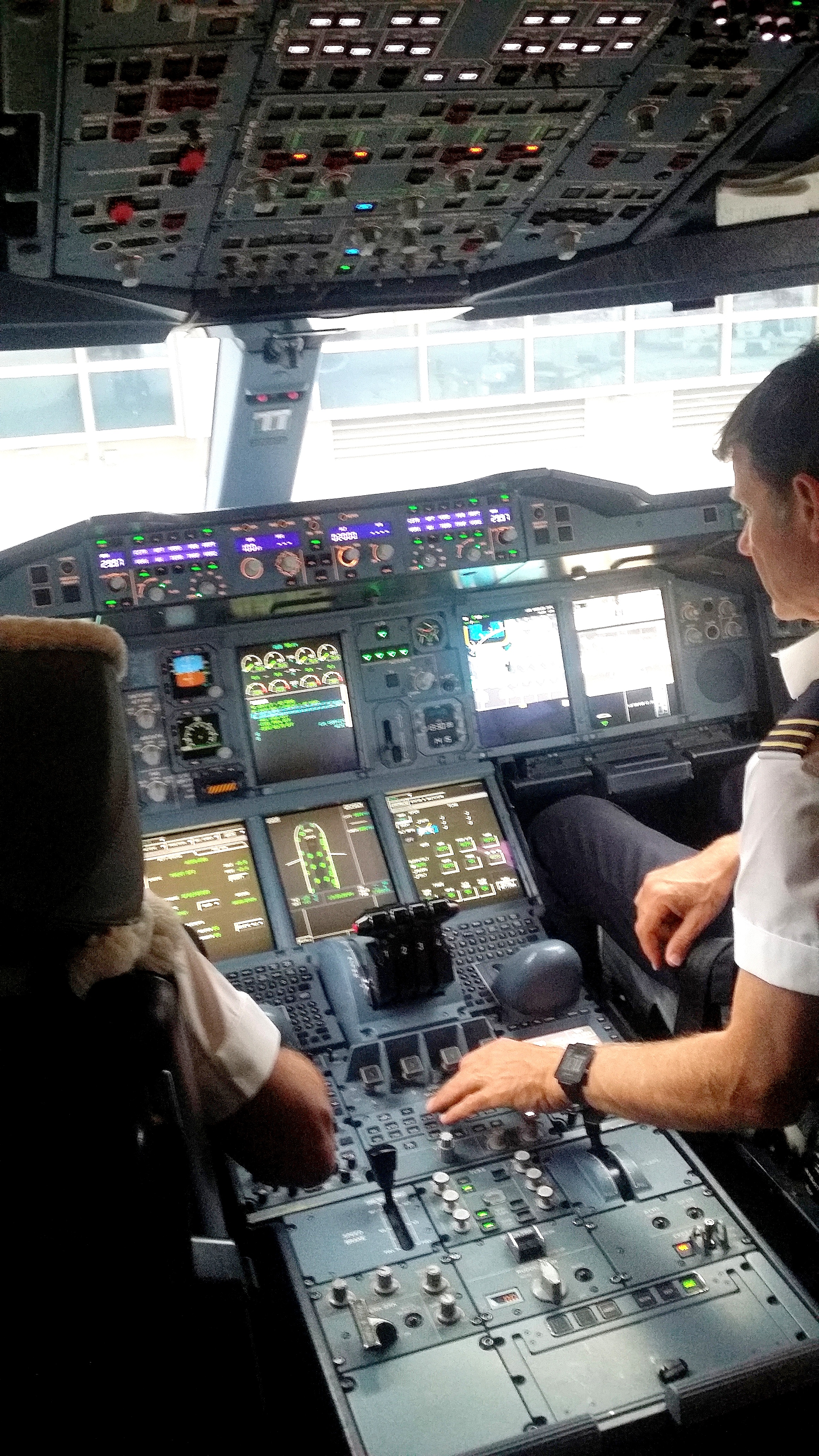 QF A380 COCKPIT